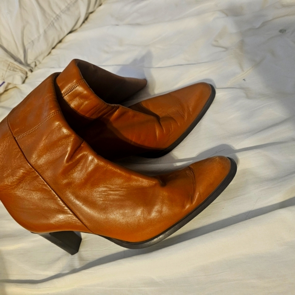 Chic Tan Vintage Italian Heeled Boots Size 40